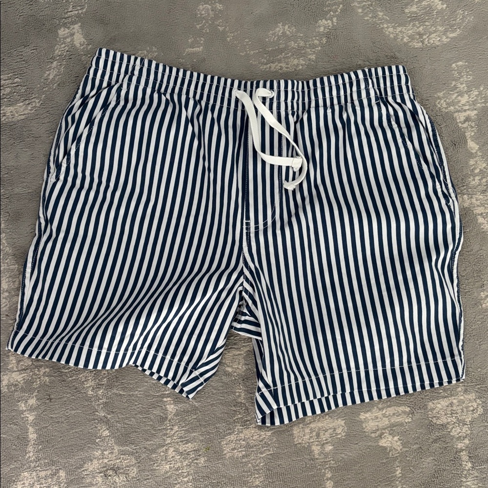 J. Crew large Mens draw string shorts 6 inches